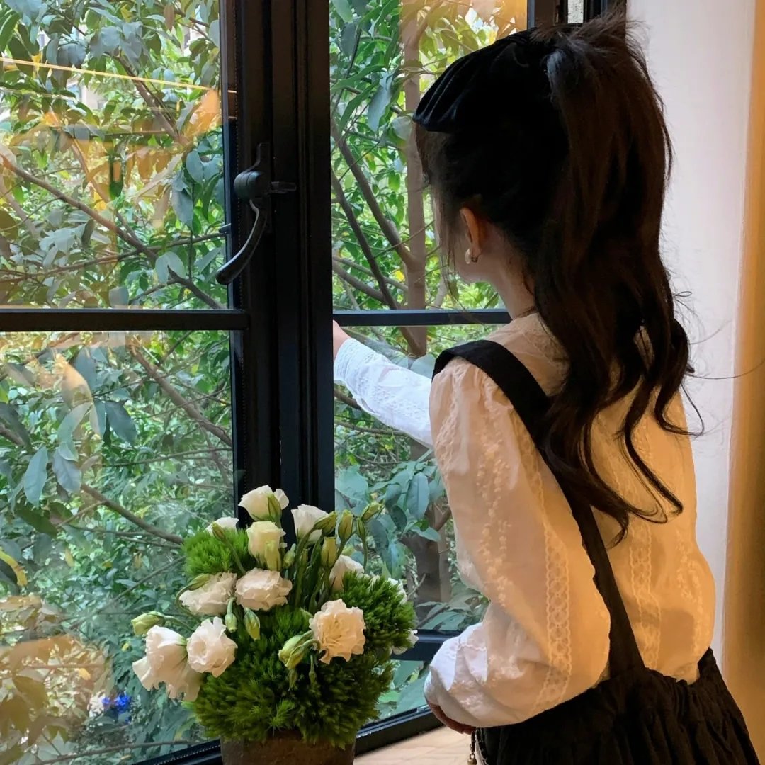 孤灯残影照归人